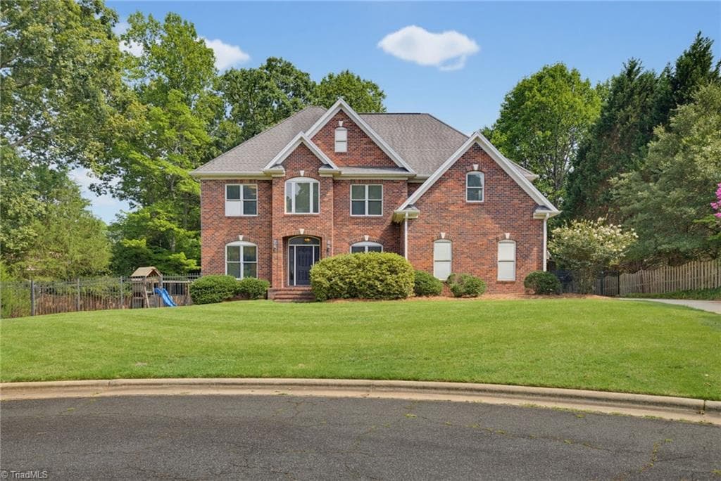 Stick/Site Built at 4 Willow Oak Court, Greensboro NC 27408, photo 2 of 40