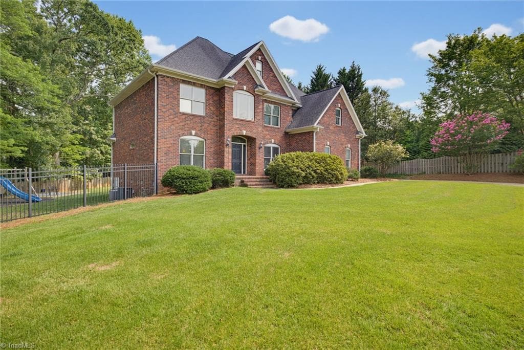 Stick/Site Built at 4 Willow Oak Court, Greensboro NC 27408, photo 3 of 40
