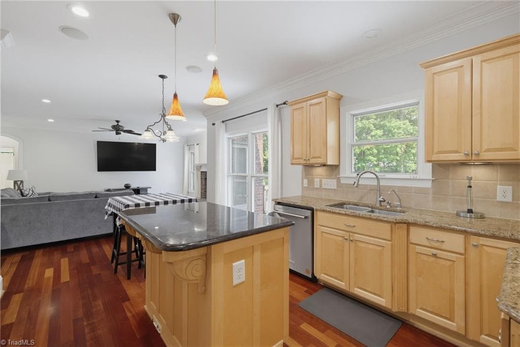 Stick/Site Built at 4 Willow Oak Court, Greensboro NC 27408, photo 15 of 40