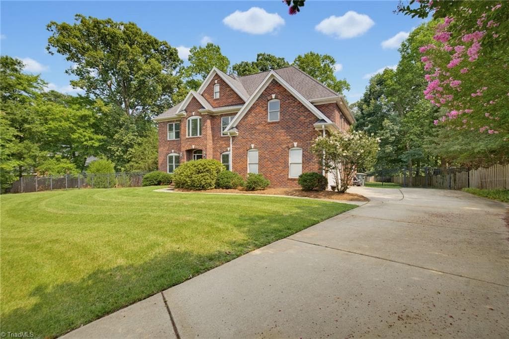 Stick/Site Built at 4 Willow Oak Court, Greensboro NC 27408, photo 4 of 40