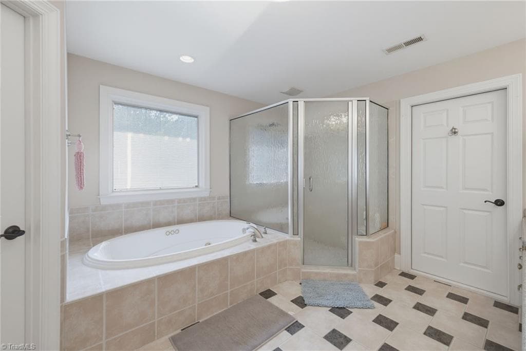 Stick/Site Built at 4 Willow Oak Court, Greensboro NC 27408, photo 25 of 40