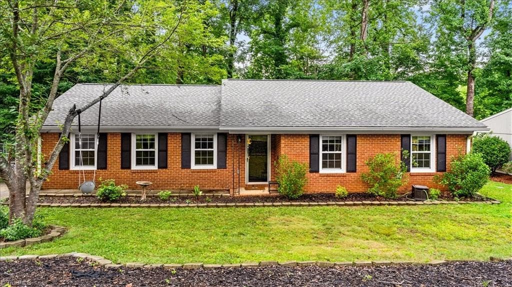 2004 Cottage Place, Greensboro NC 27455