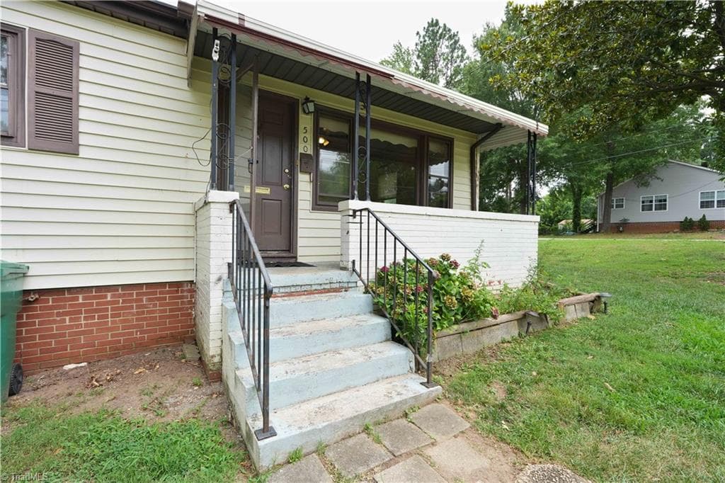 Stick/Site Built at 500 Clover Drive, High Point NC 27262, photo 7 of 41