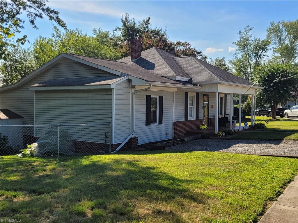 Stick/Site Built at 319 Hay Street, Mount Airy NC 27030, photo 5 of 38