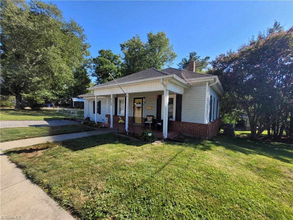 Stick/Site Built at 319 Hay Street, Mount Airy NC 27030, photo 4 of 38