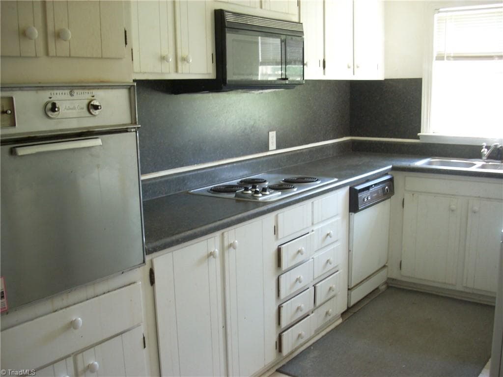 Stick/Site Built at 1316 Glendale Drive, Greensboro NC 27406, photo 4 of 12