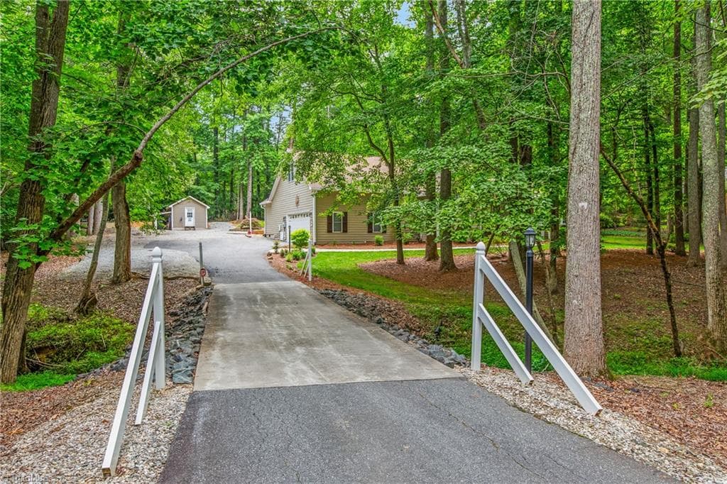 1239 Blackberry Ridge Road, High Point NC 27265