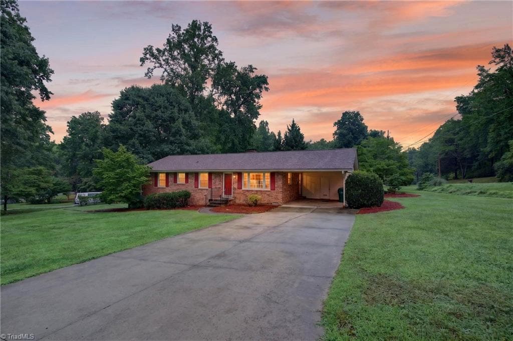 200 Brookview Circle, Jamestown NC 27282