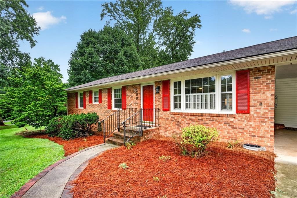 Stick/Site Built at 200 Brookview Circle, Jamestown NC 27282, photo 5 of 50