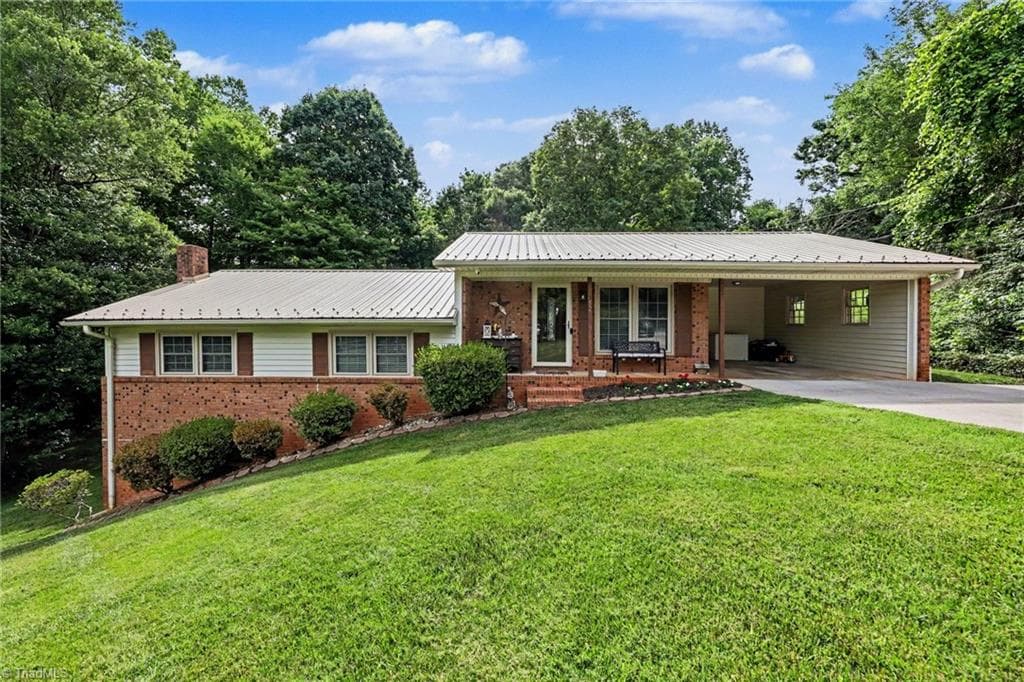 Stick/Site Built at 352 William Lane, Lexington NC 27295, photo 2 of 25