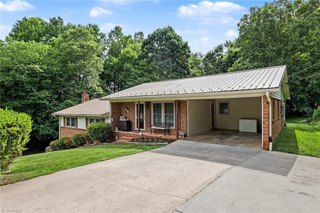 Stick/Site Built at 352 William Lane, Lexington NC 27295, photo 3 of 25