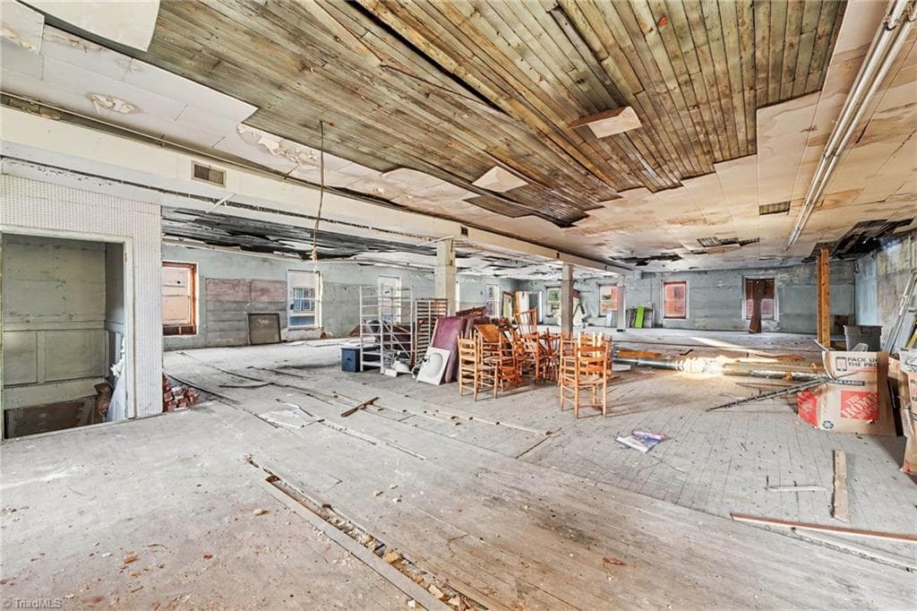 Remarks at 100/104 S Market Street, Madison NC 27025, photo 35 of 49