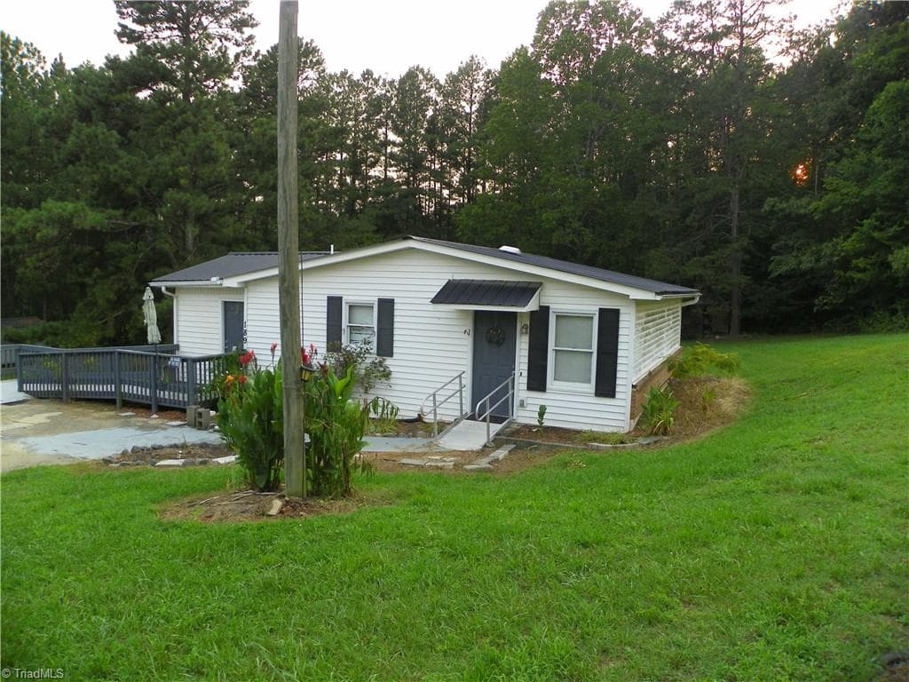 Stick/Site Built at 189 High Bluff Drive, Lexington NC 27295-9662, Lexington, photo 3 of 24
