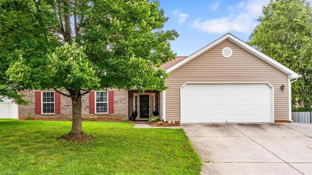 705 Eagle Point Drive, Kernersville NC 27284