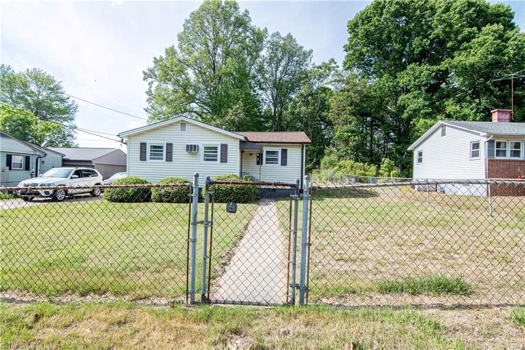 605 E Morehead Street, Reidsville NC 27320