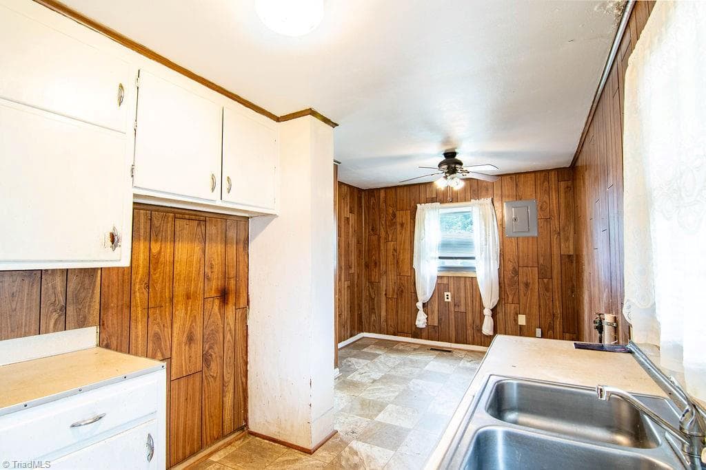 Kitchen, dining area - 605 E Morehead Street, Reidsville NC 27320, Reidsville