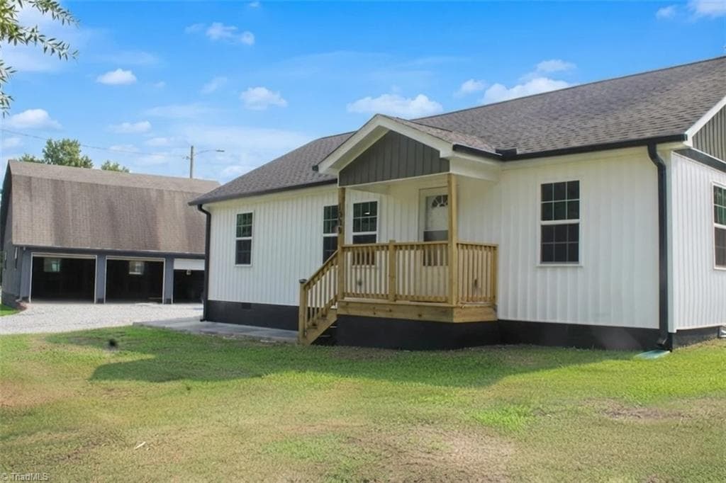 Stick/Site Built at 1000 Pine Circle Drive, High Point NC 27265, photo 2 of 14