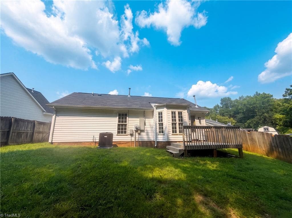 Stick/Site Built at 2110 Carlisle Way, High Point NC 27265, photo 5 of 16