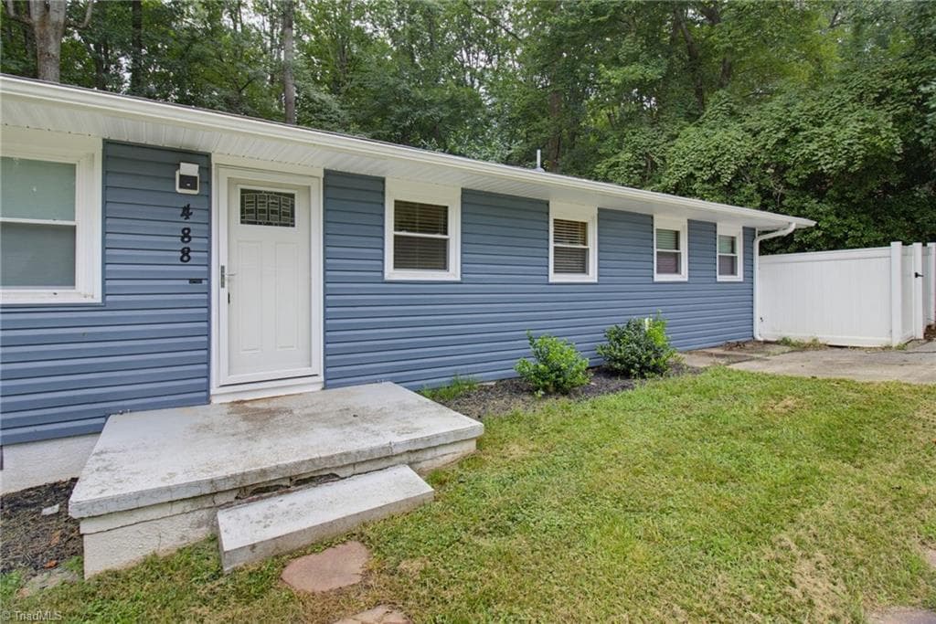 Stick/Site Built at 488 Lansdowne Place, Winston-Salem NC 27107, photo 3 of 31
