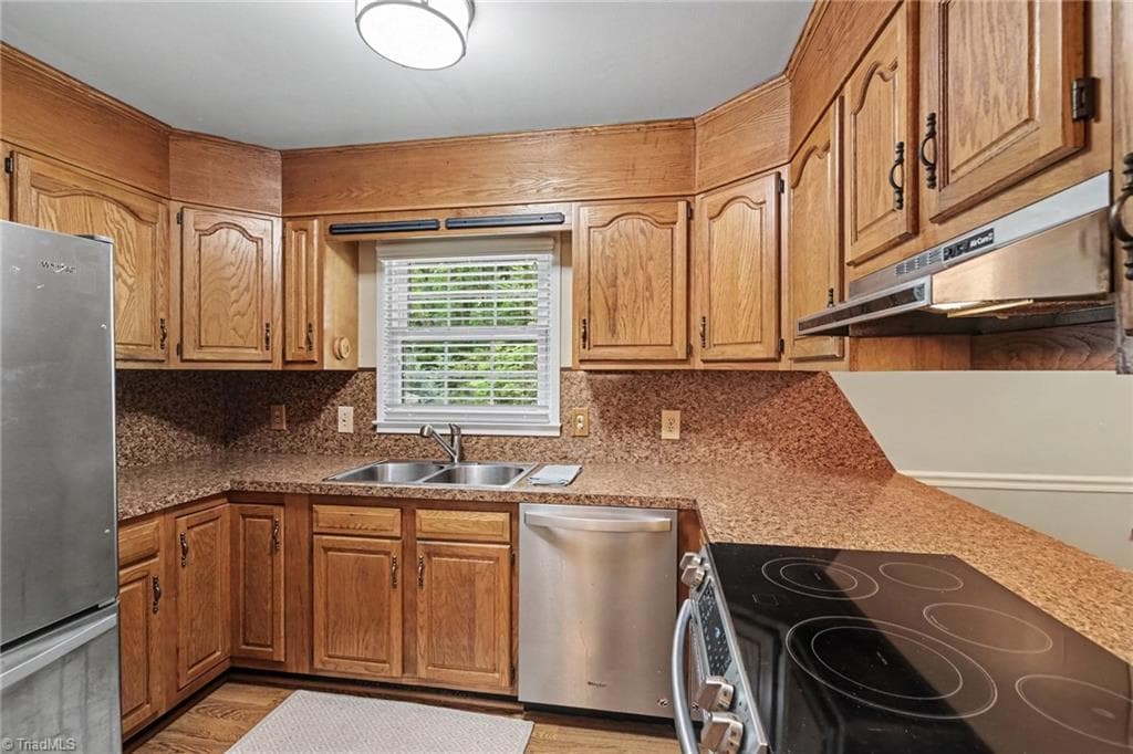 Stick/Site Built at 3212 Flanders Court, High Point NC 27265, photo 7 of 42