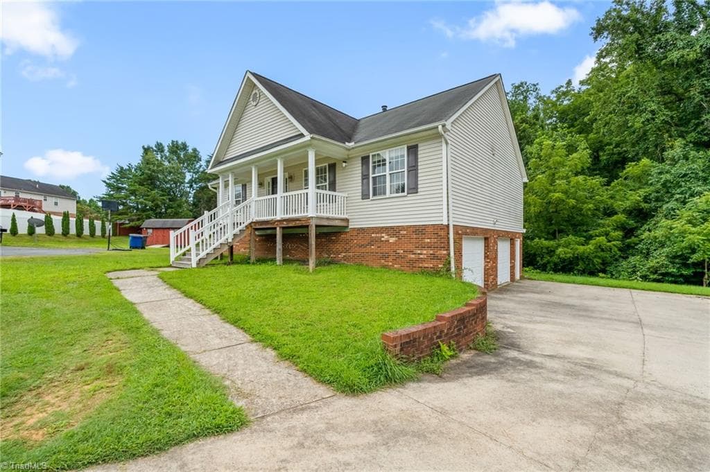 Stick/Site Built at 4381 Stone Forest Court, Winston-Salem NC 27105, photo 3 of 29
