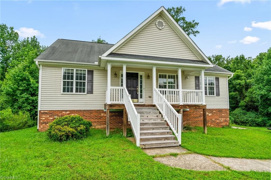 Stick/Site Built at 4381 Stone Forest Court, Winston-Salem NC 27105, photo 4 of 29