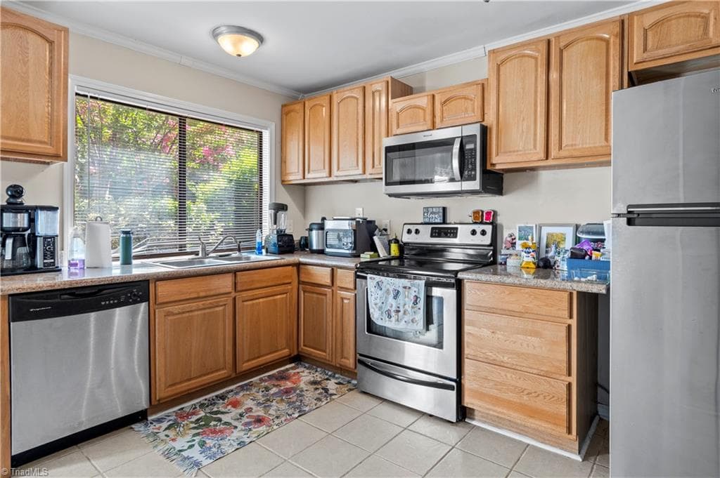 Stick/Site Built at 165 Forest View Drive, Winston-Salem NC 27104, Winston-Salem, photo 10 of 24
