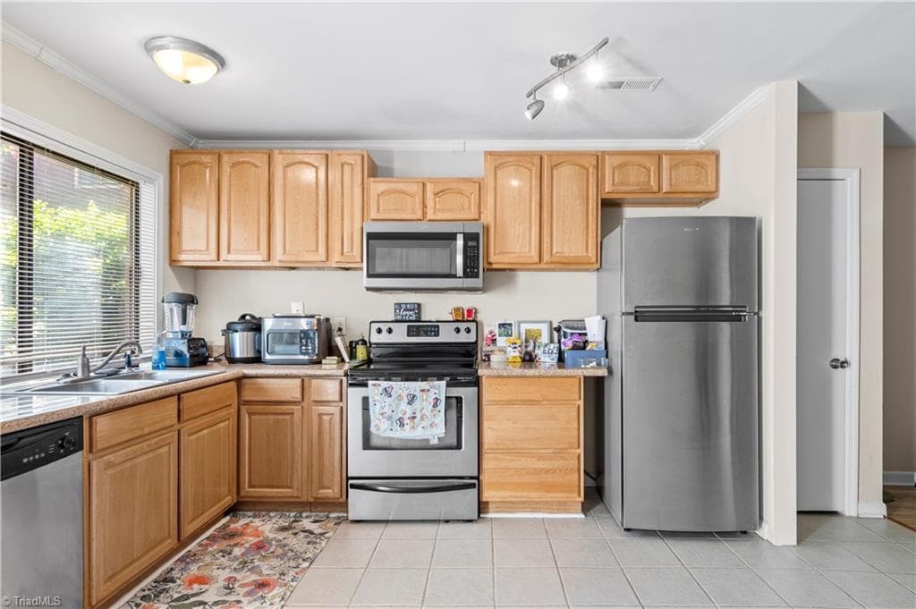 Stick/Site Built at 165 Forest View Drive, Winston-Salem NC 27104, Winston-Salem, photo 11 of 24