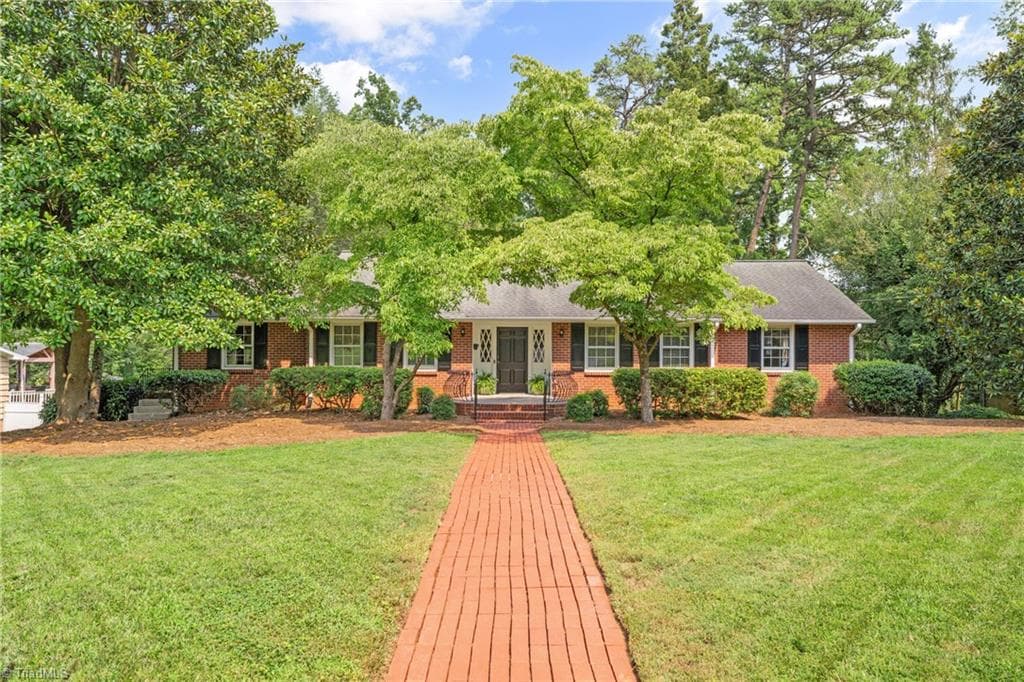 817 Clovelly Road, Winston-Salem NC 27106