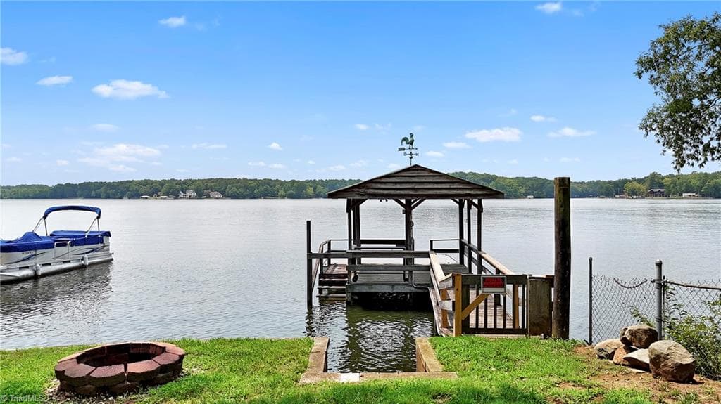 Stick/Site Built at 191 Shoreline Drive, Lexington NC 27292, photo 2 of 37