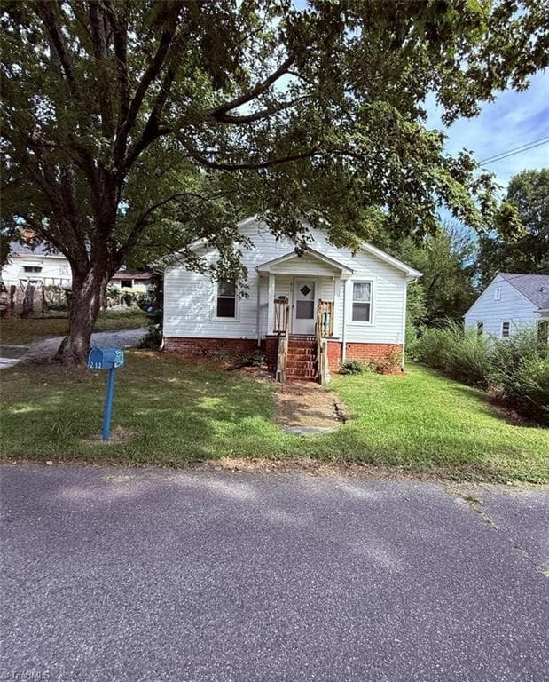 212 Ridgecrest Street, Thomasville NC 27360