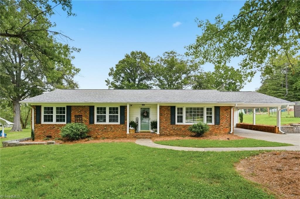 145 W Lake Road, Eden NC 27288