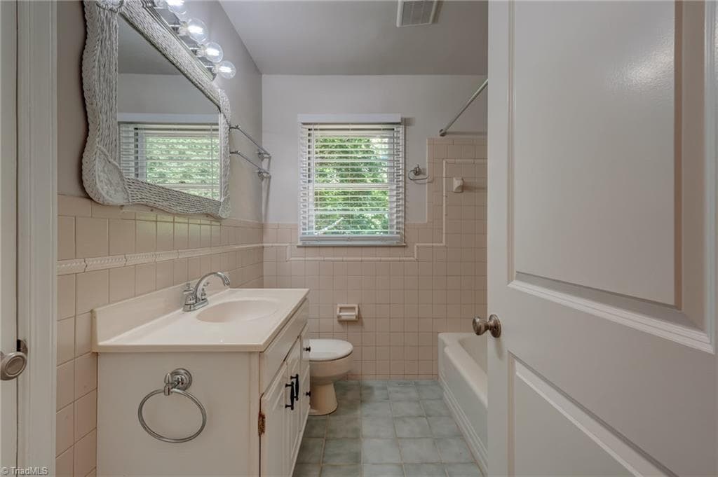 Stick/Site Built at 1206 Magnolia Street, Winston-Salem NC 27103, photo 19 of 25