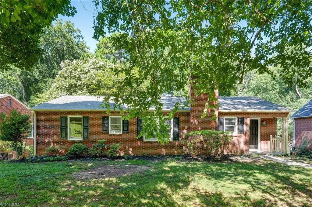 Stick/Site Built at 1206 Magnolia Street, Winston-Salem NC 27103, photo 4 of 25