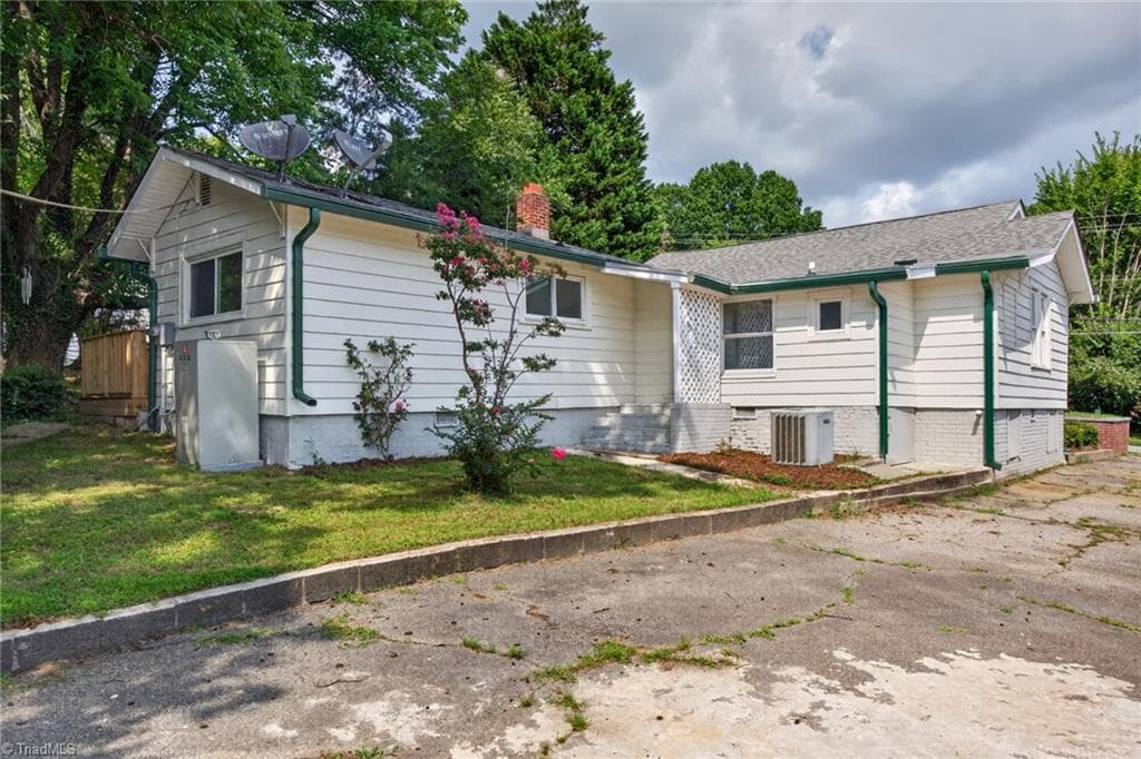 Stick/Site Built at 1311 Forrest Street, High Point NC 27262, photo 26 of 34