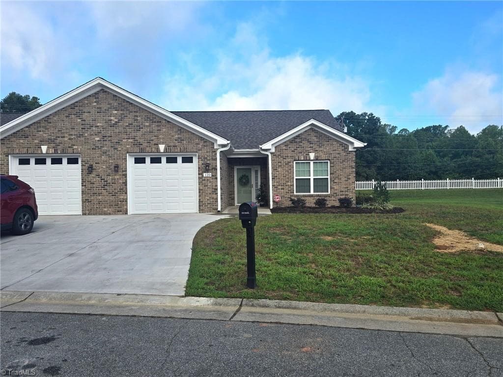 116 Sanderlyn Court, Eden NC 27288