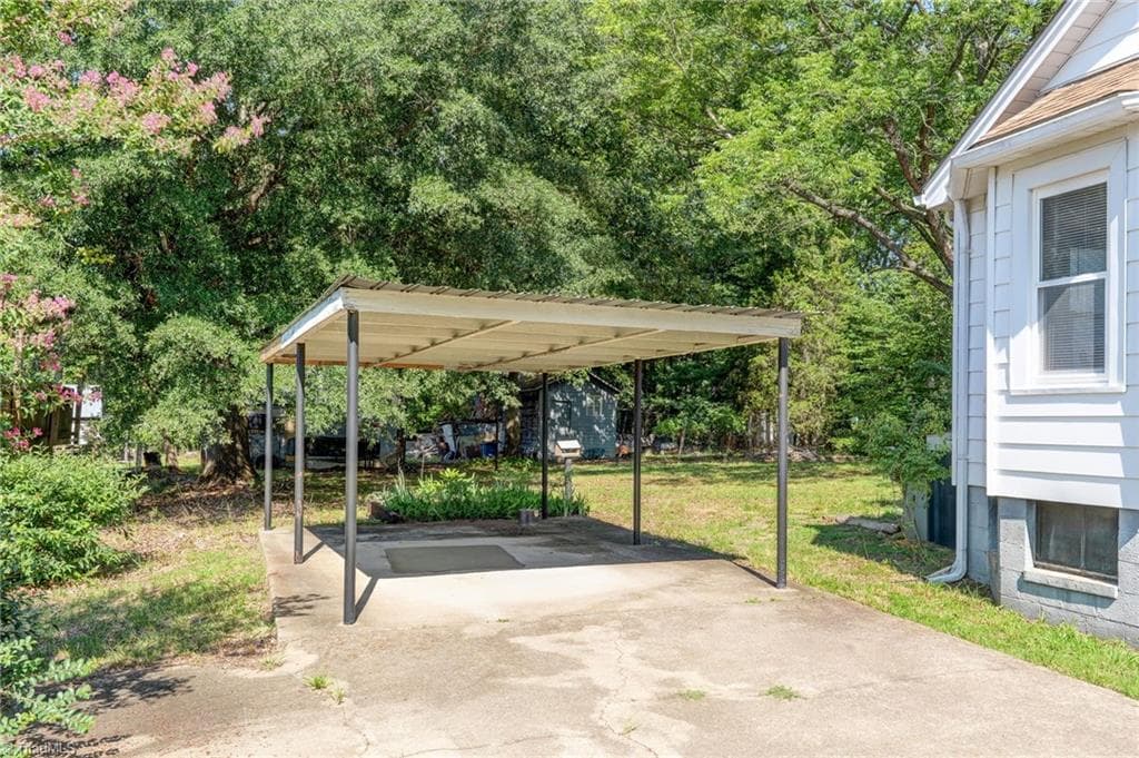 Stick/Site Built at 519 Franklin Drive, Eden NC 27288, photo 4 of 33