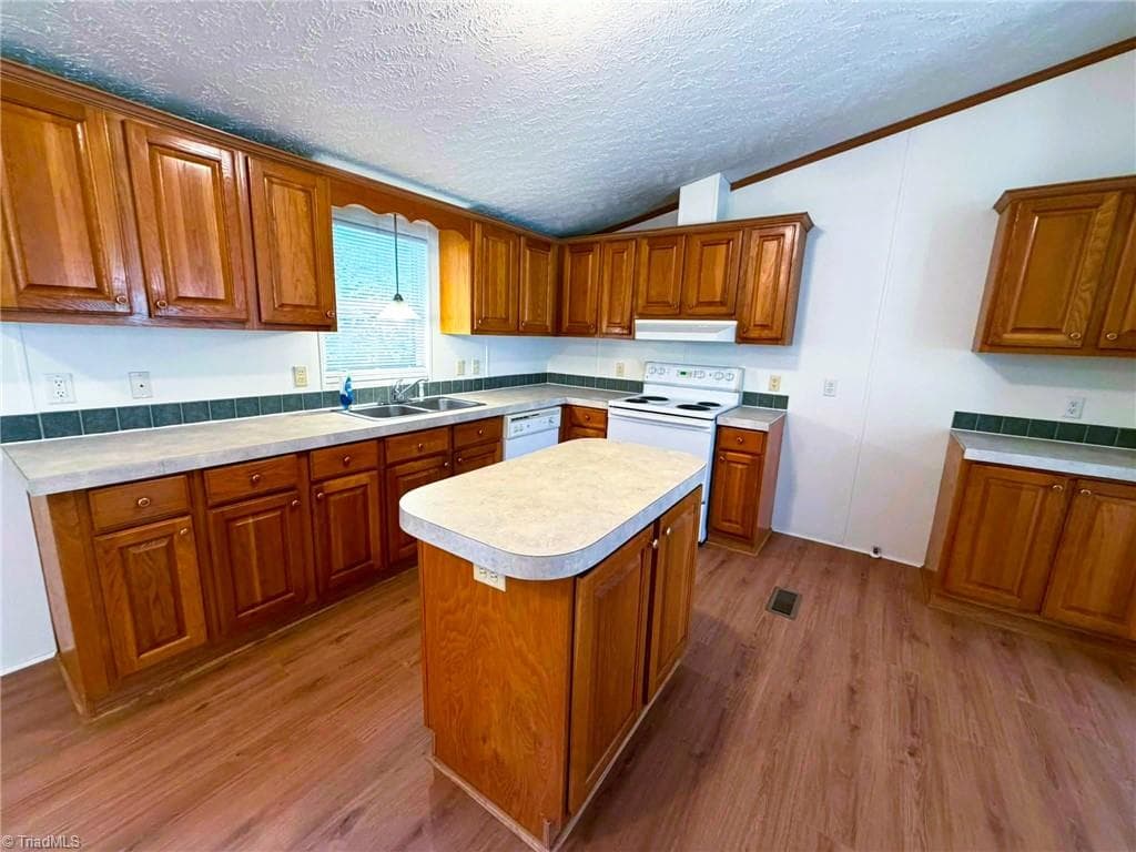Manufactured Home at 1042 Wells Creek Road, Madison NC 27025, Madison, photo 19 of 96