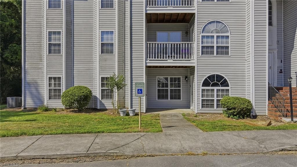Stick/Site Built at 514 Rivertree Lane, Winston-Salem NC 27103, Winston-Salem, photo 2 of 28