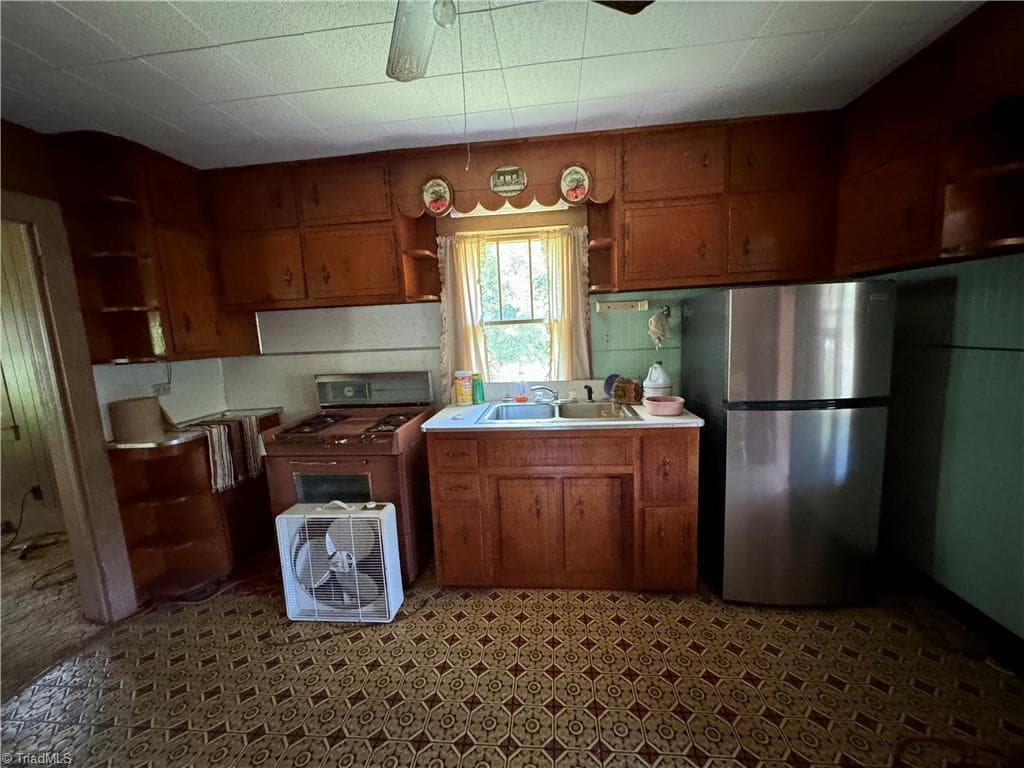 Stick/Site Built at 375 Retrivers Lane, Hillsville VA 24343, Hillsville, photo 10 of 24