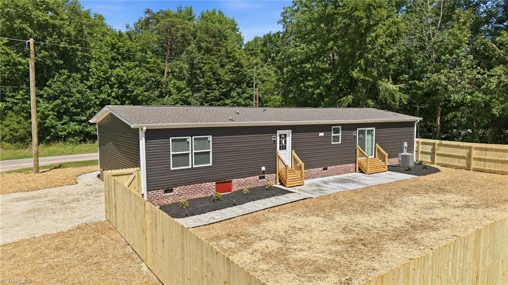 Manufactured Home at 105 Elk Lane, Cooleemee NC 27014, photo 6 of 18