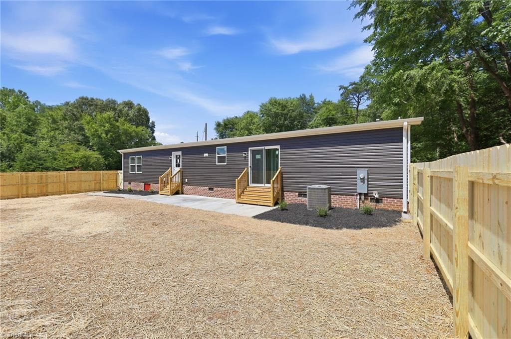 Manufactured Home at 105 Elk Lane, Cooleemee NC 27014, photo 16 of 18