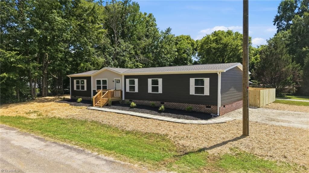 Manufactured Home at 105 Elk Lane, Cooleemee NC 27014, photo 4 of 18
