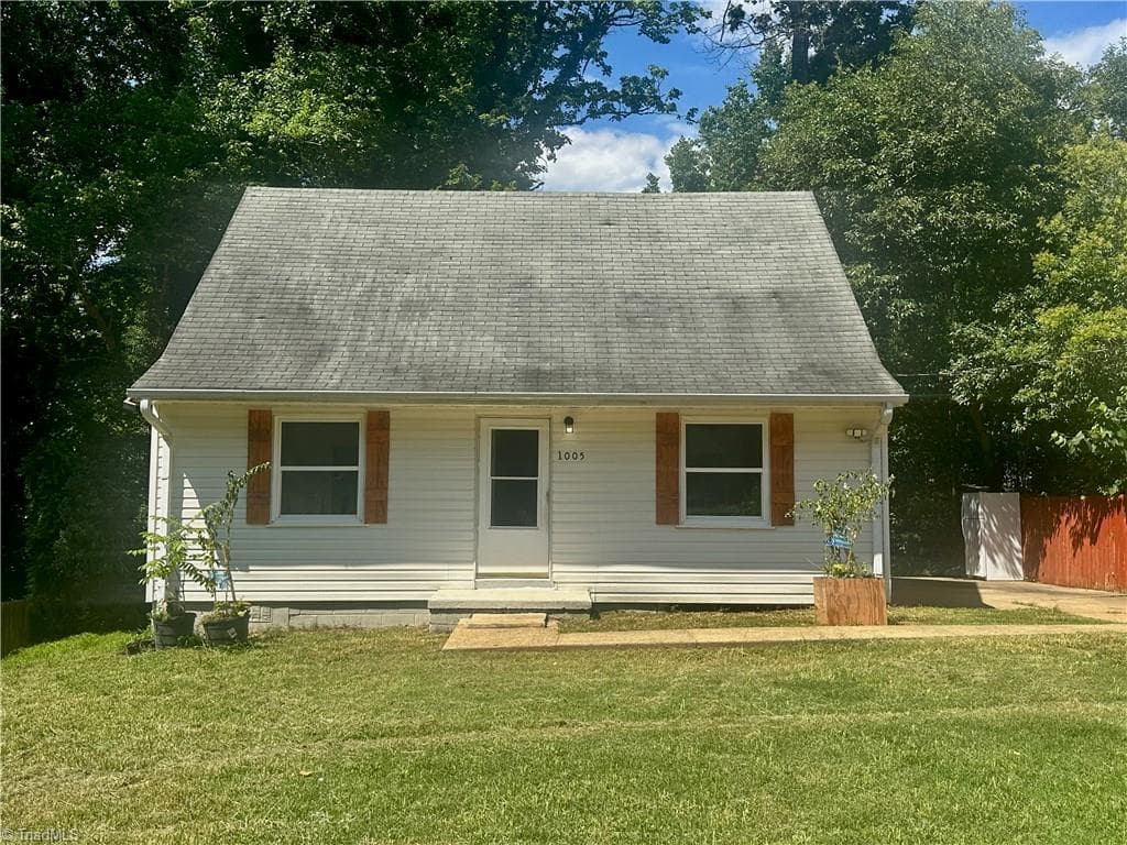 Stick/Site Built at 1005 William Drive, Winston-Salem NC 27107, Winston-Salem, photo 3 of 35