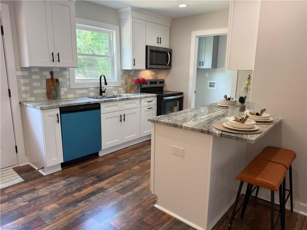 Stick/Site Built at 315 Small Street, Thomasville NC 27360, photo 7 of 22