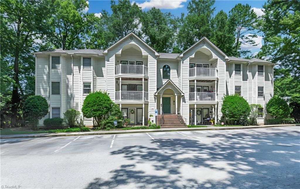 5934 W Friendly Avenue # K, Greensboro NC 27410