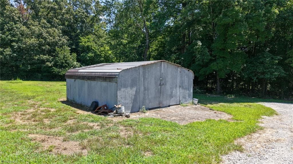 Manufactured Home at 185 Bells Lane, Ronda NC 28670, photo 6 of 50