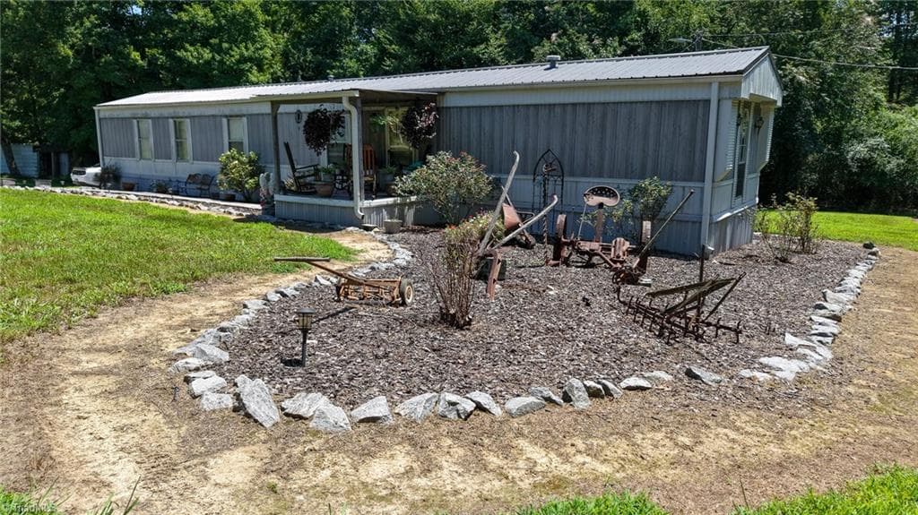 Manufactured Home at 185 Bells Lane, Ronda NC 28670, photo 5 of 50