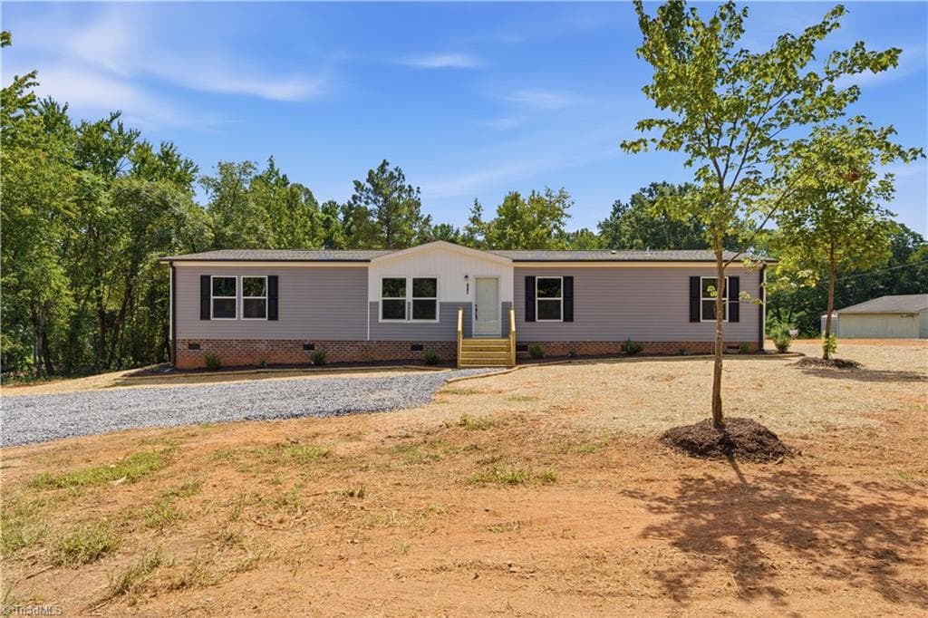Manufactured Home at 847 Walker Street, Reidsville NC 27320, photo 3 of 47