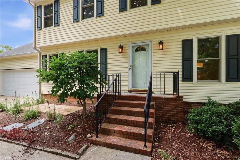 Stick/Site Built at 905 Northshore Court, High Point NC 27265, photo 2 of 36